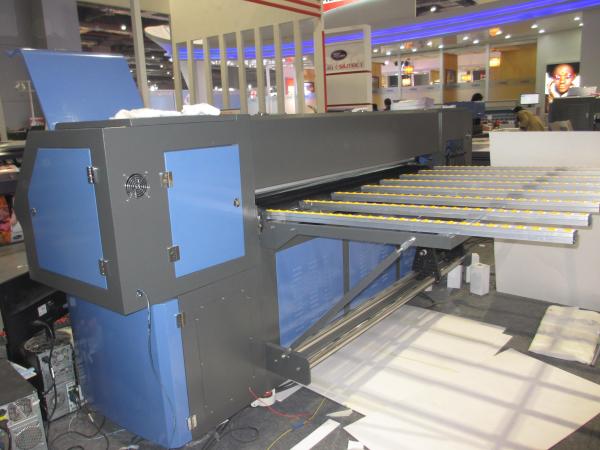Decration Industry Faltbed Roll to Roll UV Printer , Professional Digital Screen Printing Equipments