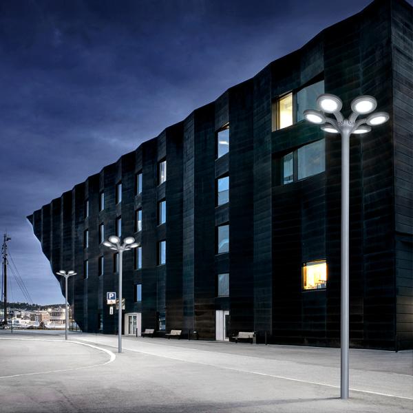 Алюминиевый солнечный уличный фонарь 33W / 5V 6500K с 3 огнями IP65 водонепроницаемый