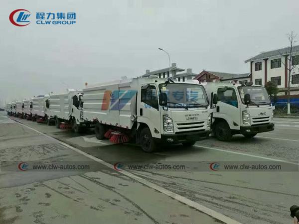 4 x 2 142HP 8CBM JMC ont monté la machine de nettoyage de route de ville de balayeuse de rue