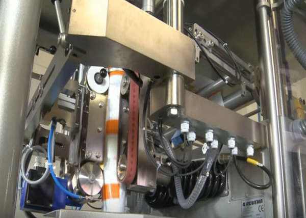 Vertical Pouch Filling And Sealing Machine For Pet Food With Multihead Weigher