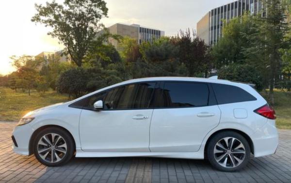 Jade 2017 210TURBO CVT Fashion Edition 5 Seaters Dongfeng Honda Compact Car Gasoline 1.5T 156HP L4