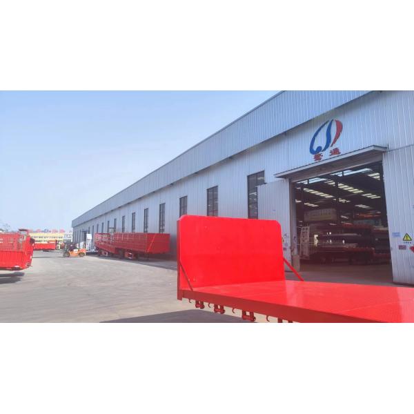 Semi-remorque de transport de marchandises à grande capacité de charge utile avec paroi latérale détachable au Kazakhstan