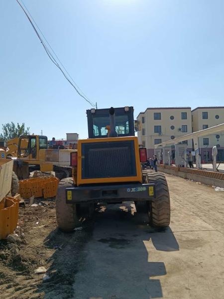 Gradeiras de diesel de lâmina reta com motor Cummins