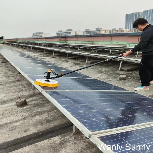 Efficace puissance de nettoyage de la brosse de rotation pour le lavage des fermes photovoltaïques à des prix compétitifs