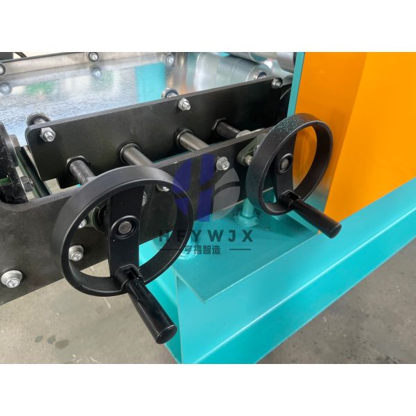 Stable Running 300 Ridge Cap Roll Former 18 Rows Forming Stations PLC Control And Hydraulic Cutting