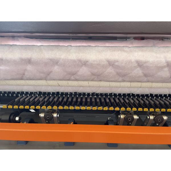 12 Month Guaranteed Quilts JACKETS Making Machine With 3 Inch Needle Bar Distance