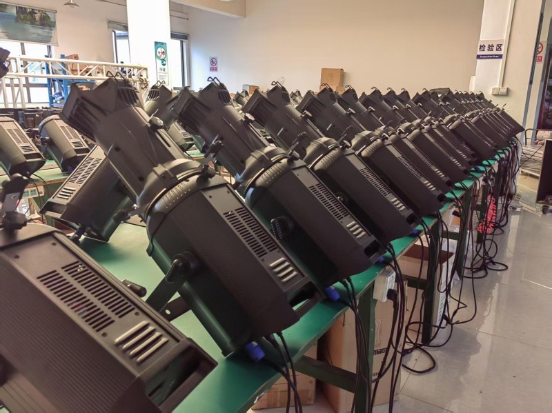 200W+200W CW WW Бицветный эллипсоидный профиль LED Студийный свет Высокий Высокий CRI Легкая установка