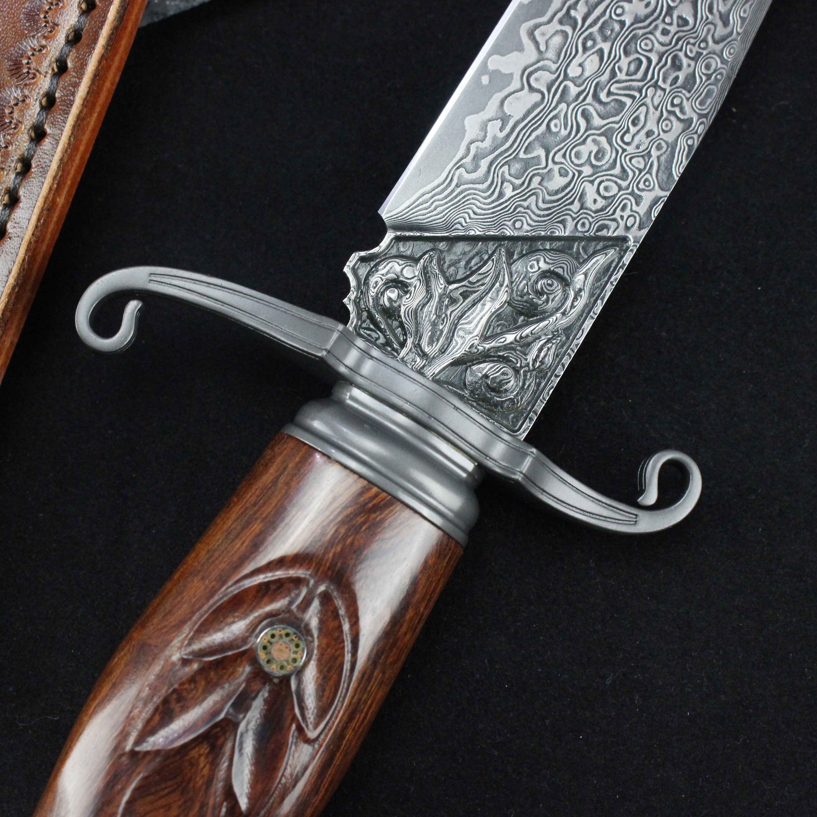 High Quality Damascus Fixed Blade Knife Sand Iron Wood Handle Hunting Survival Knife Camping