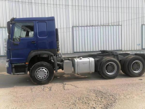 Blue Sinotruk HOWO 6X4 10 Wheeler Used Tractor Truck with Powerful Towing Capacity