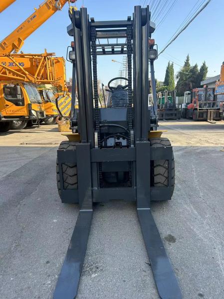 Secondhand Komatsu 50 Forklift 5 Tons 3 Meters Diesel Lifting Machine For Lifting
