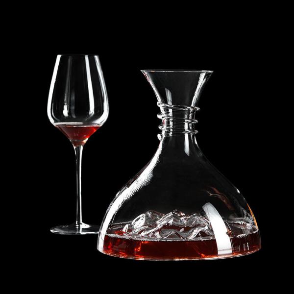 Aérateur de décanteur de vin de cristal en vrac fabriqué par des artisans.