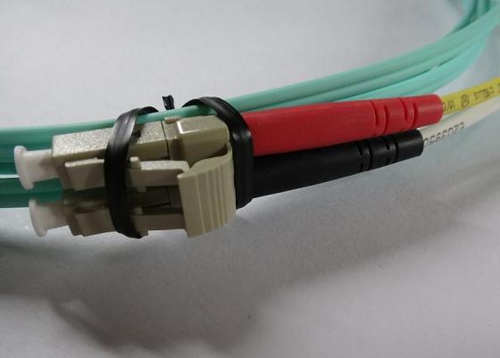 Потеря высокого дохода куртки гибкого провода LSZH волокна дуплекса SC UPCOM3 LC оптически