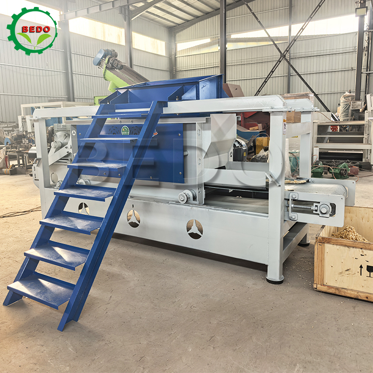 Dual Main Shaft Power Wood Shavings Machine 7.5kw 400kg/h Capacity Carbon Steel
