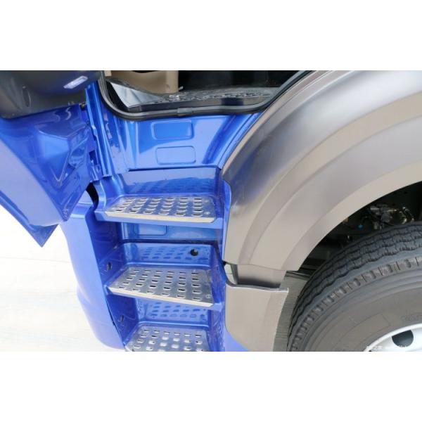 Powerful SinotruK Haohan N6G 4*2 6*4 Traction Truck CHG LNG Special Truck Traction Head