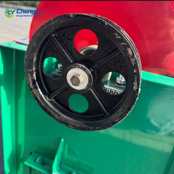 Affordable Steel Hammer Corn Thresher Machine Crop Cleaner Compact Hulling Machine For Smallholders