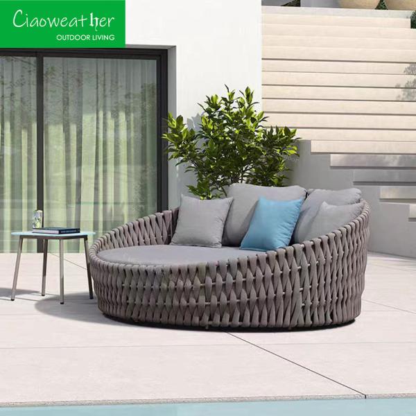Outdoor Furniture Rattan Round Bed for Villa Sun Room Courtyard Sofa Bed Beach Pool Creative