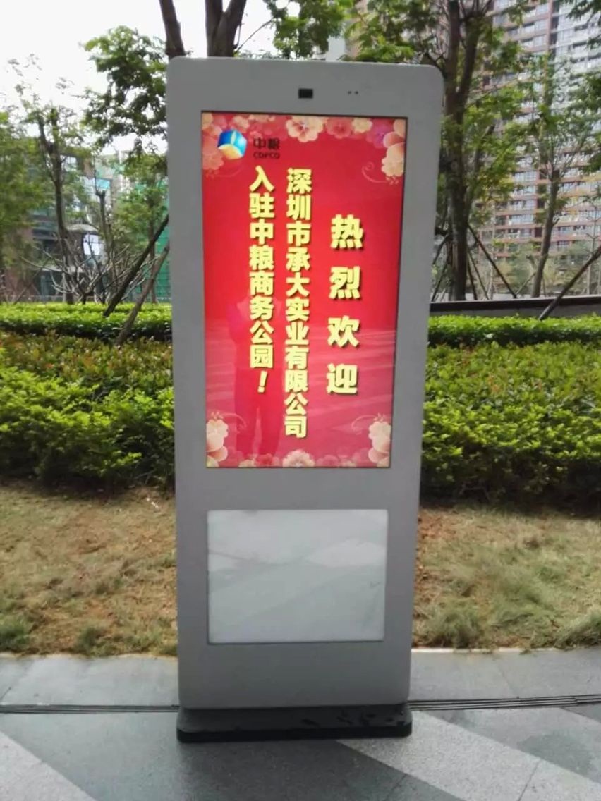 Вертикальный автобус рекламируя LCD показывает 500nits с signage VGA lcd цифровым
