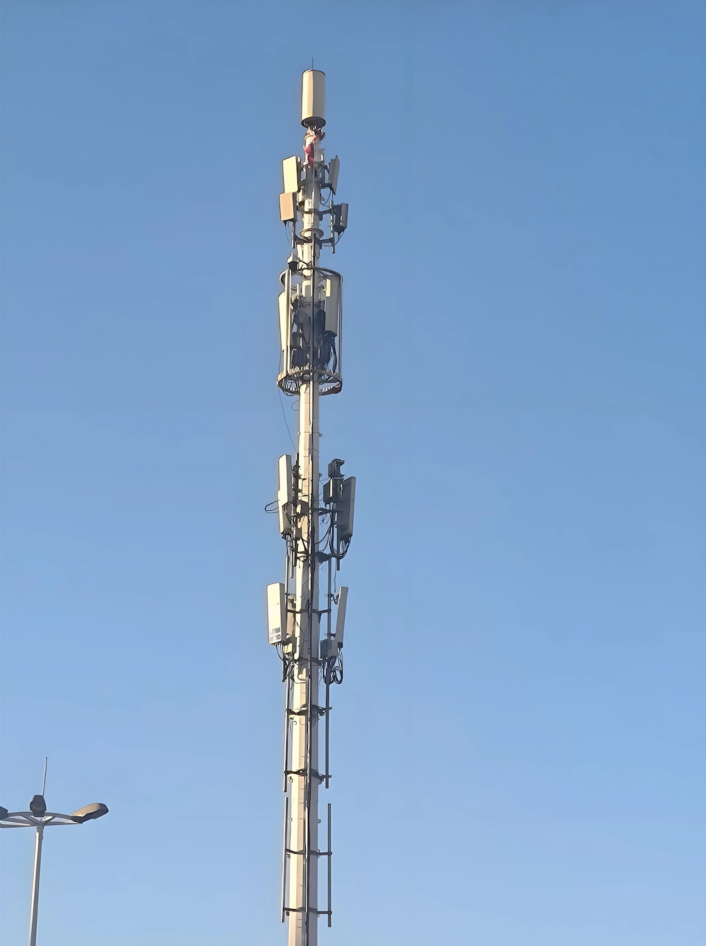 Highly Sophisticated Wireless Cell Tower 30M 35M 45M 60M 76M Height Customized Tower
