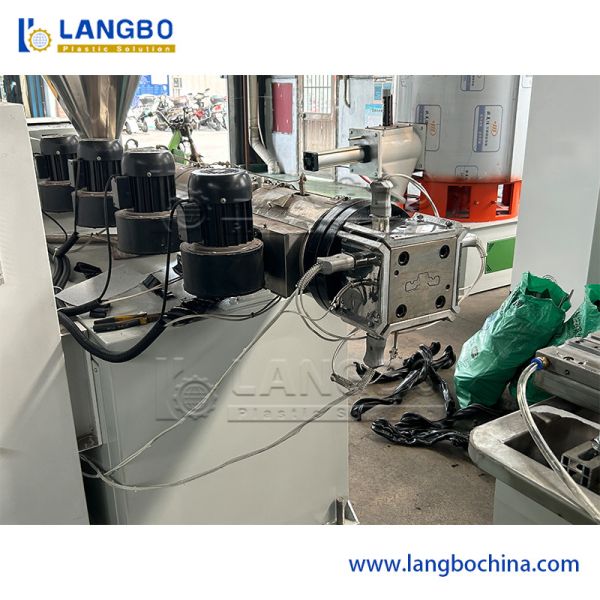 WPC PVC Furniture Board Extruding Machine PVC Skirting Baseboard Plastic Extrusion Production Line