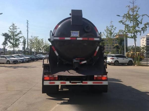 Dongfeng 4X2 Small Waste Water Tank Sewage Suction Truck