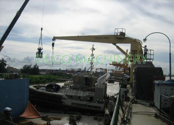 marine pedestal stiff boom crane with low power consumption for cargo unloading