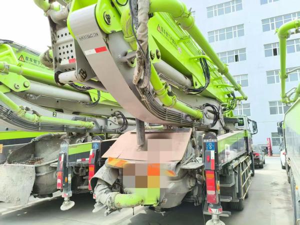 Camion pompe à béton d'occasion Zoomlion 2020 ZLJ5351THBKE 50m sur châssis Sitrak pour travaux de construction lourds