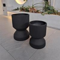 Concha de planta redonda de textura mínima de fibra de argila leve em preto