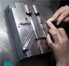 cheap plastic injection mold and mould manufacturer