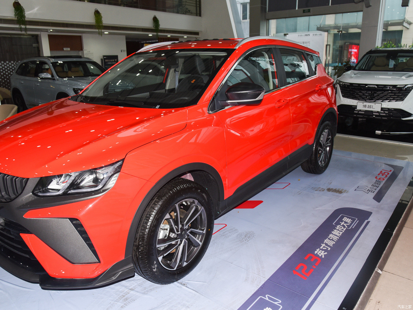 Geely Binyue Coolray Бензиновый автомобиль Новый внедорожник Maunal 1.4T 1.5T Красный цвет