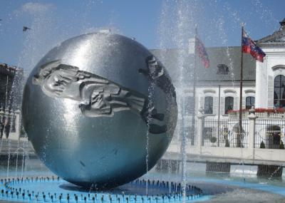 Fonte de prata da característica da água da esfera/água da esfera exterior para a decoração da grande cidade