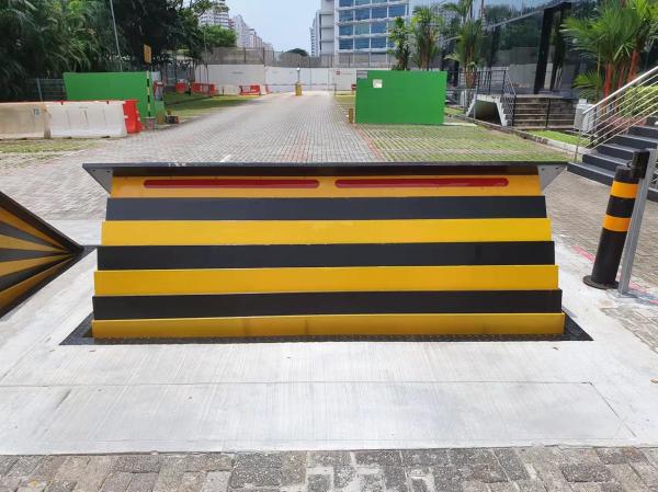 Barreira de segurança rodoviária de alta segurança de comprimento de impacto personalizado e altura de 1000 mm
