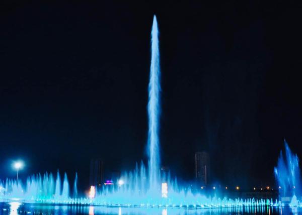 Super Shocking Outdoor Led Pond Fountain , Dancing Pool Fountain 100m Super High Spray