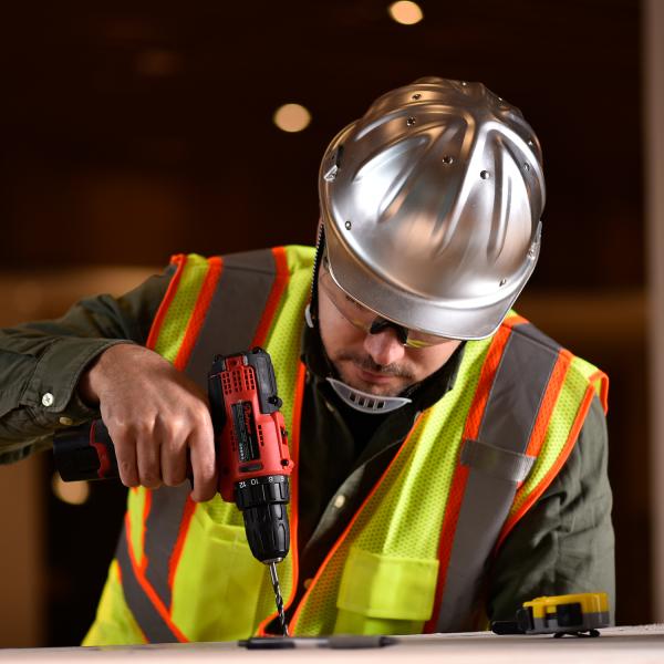 4 Points Metal Shell Silver Lightweight Safety Helmet For Electrical Work OEM