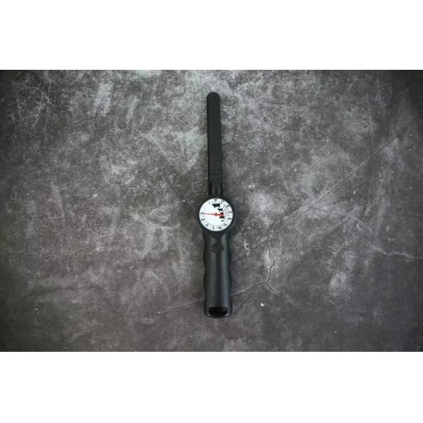 Момент времени прочитал вилку термометра мяса формы тела вращения с криволинейной образующей инструментов ББК трезубца