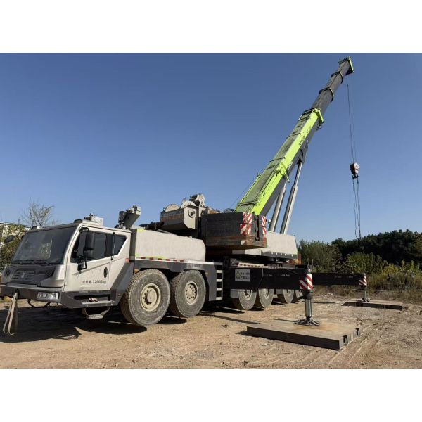 2020 Zoomlion Used Crane ZTC4000V653 Main Boom: 81m Jib: 42m Counterweight: 100 Tons Operating Hours: 3141h Excellent Working Condition.