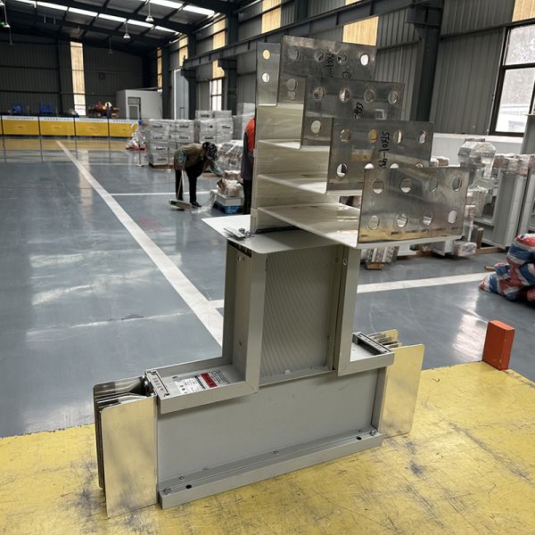 Busway compacto trifásico de 5 conductores con enchufe denso