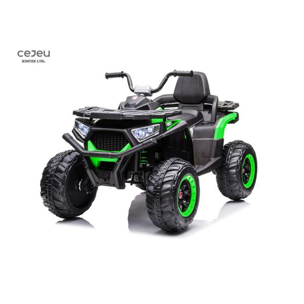 Дети едут на батарее ATV 12V использующей энергию с высокими скоростями