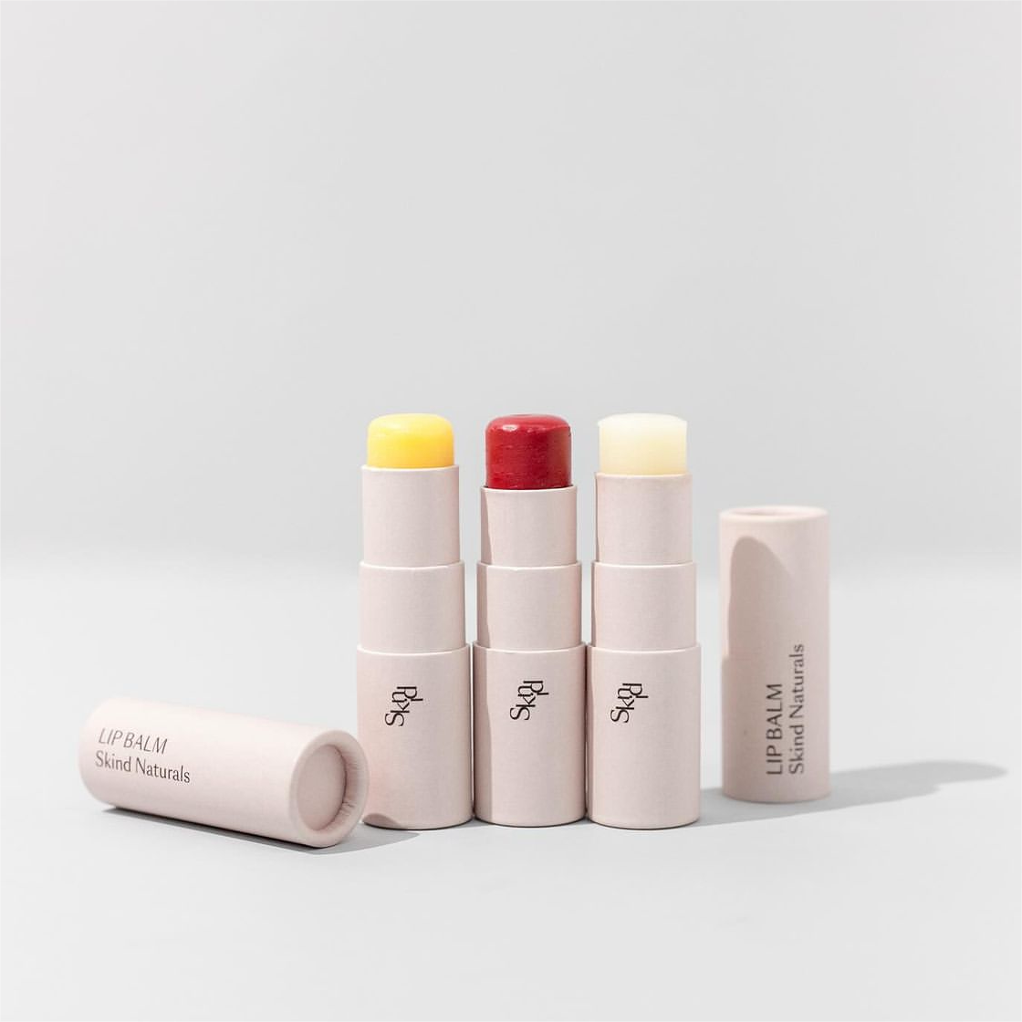 Recyclable and environmentally friendly cylindrical push-pull lip balm tube, paper lip balm tube packaging.