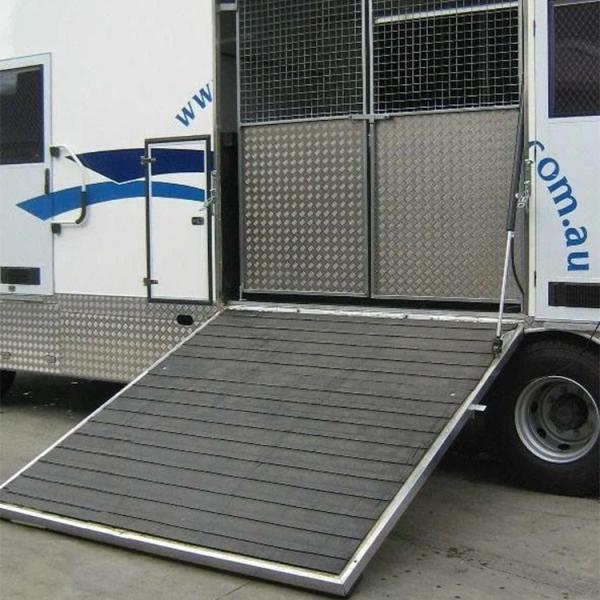 Anti-Slip And Easy To Wash Horse Trailer Ramp Mat 2.4mx2.1 M Color Can Be Customized