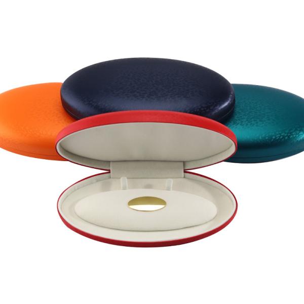 Coffret de bijoux en cuir en PU rectangulaire de luxe sur mesure pour emballage de collier de perles fait à la main