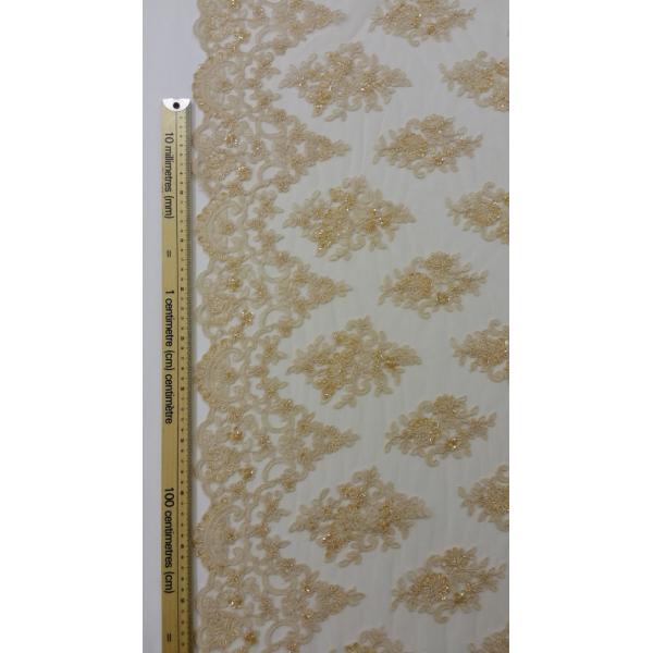 Французы протягивают бежевым отбортованную жемчугом Веддинг ткань шнурка с Скаллопед краем