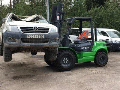 2WD 3 Ton Rough Terrain Forklift GOODSENSE Environment Friendly And Fuel Efficient And Responsible