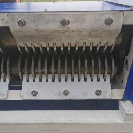 Máquina avançada de remoção automática de tubos de cobre para separação de cobre de alumínio do radiador