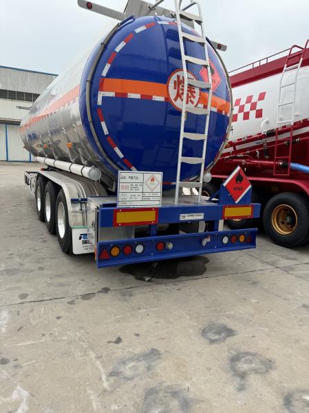 CIMC New 6x4 Manual Fuel Tanker Truck Steel Diesel Engine Manual Transmission Type Storage for Oil