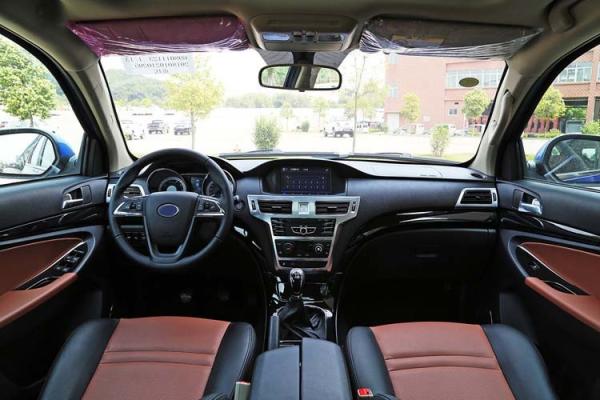 A movimentação de roda traseira luxuosa forte do diesel 5MT dos carros 1.9T de SUV bateu para baixo jogos para o conjunto local na América Latina de África
