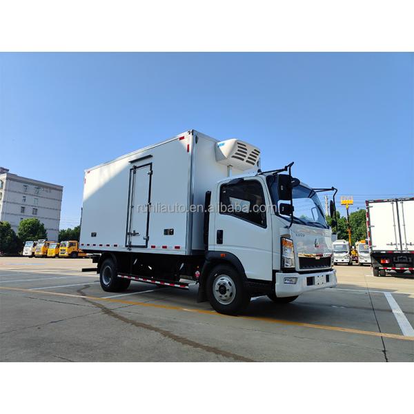 SINOTRUK 4x2 LHD Or RHD small freezer truck Refrigerator Mini Truck 95km/h
