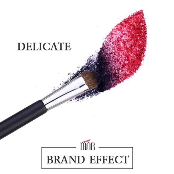 Eyeshadow Tools Makeup Blending Brush With Black Wooden Handle