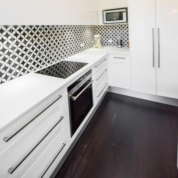 Australian Acrylic Kitchen Cabinet Full Flat Pack High End Painting Glossy White