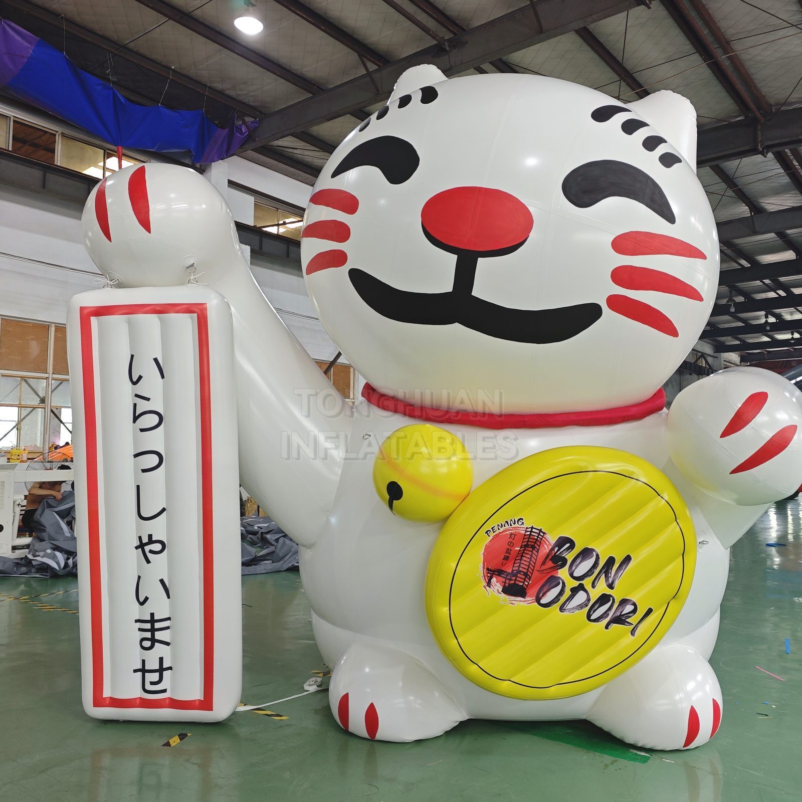Giant Lucky Cat Inflatable Advertising Model with Raised Paw Coin Decoration and Custom Printing for Shopping Malls Festivals Store Promotions