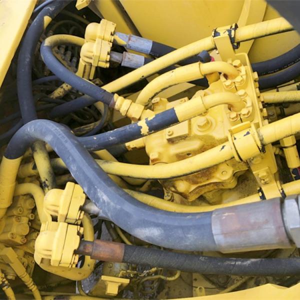 Excavateur Komatsu PC200-6 en bon état avec soupape hydraulique et pièces originales